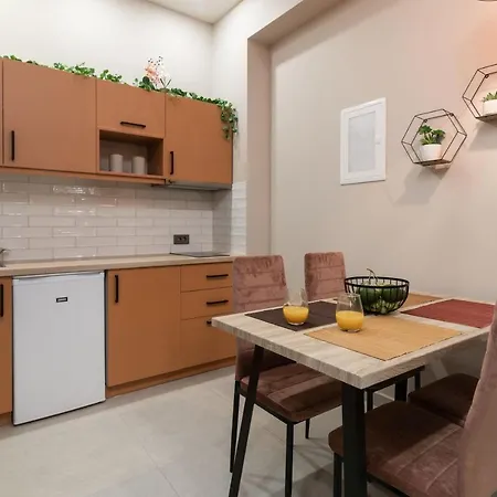 Апартаменты Bella - 450m From The Beach, By Zantewize *