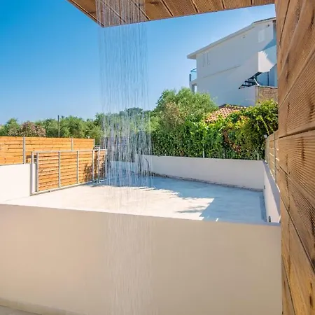 Bella - 450m From The Beach, By Zantewize *